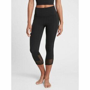 Athleta Salutation Stash Pocket II Capri - Size Medium - Black